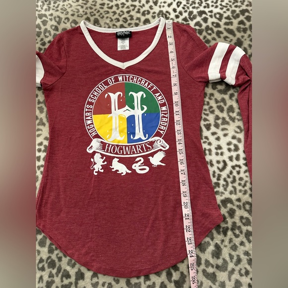 Harry Potter Hogwarts School of Witchcraft and Wizardry V-Neck Top Burgundy XS - Picture 14 of 17